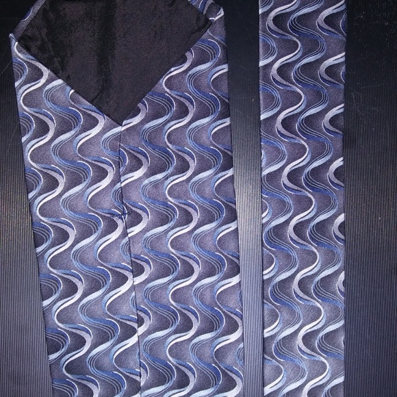 New in Bag Designer Tie - Picture 2 of 2